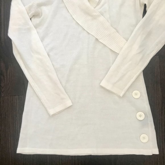 White Full Sleeves Light Sweater - Picture 4 of 6